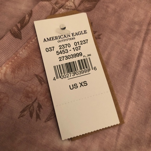 American Eagle Floral Print V-Neck T-shirt XS, NWT - Picture 3 of 3